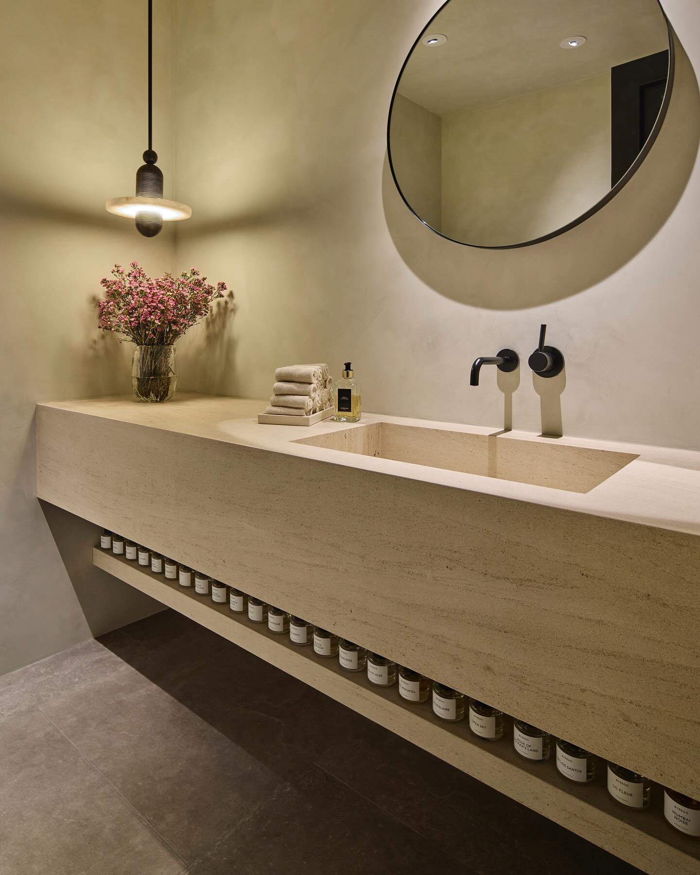 Ember Oak & Co. Alabaster Comet Pendant Lamp — Natural Alabaster Stone